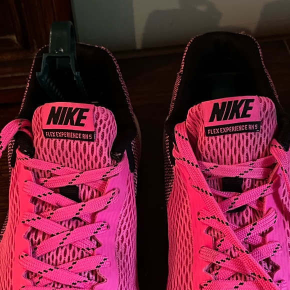 Nike Women's Flex Experience RN 5
844729-600 Pink Running Shoes - Picture 8 of 9